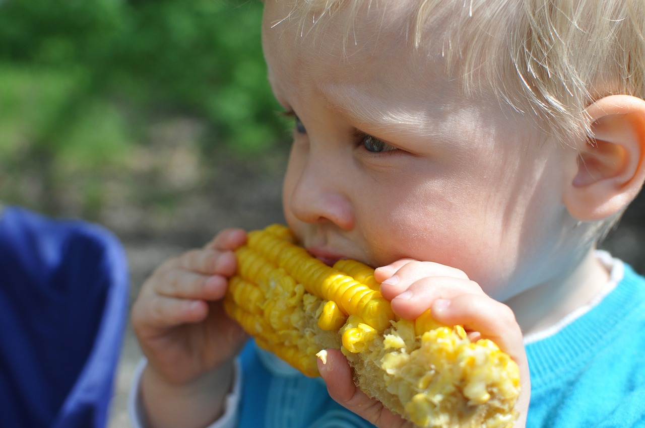 kid eating