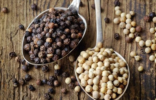 White pepper oil